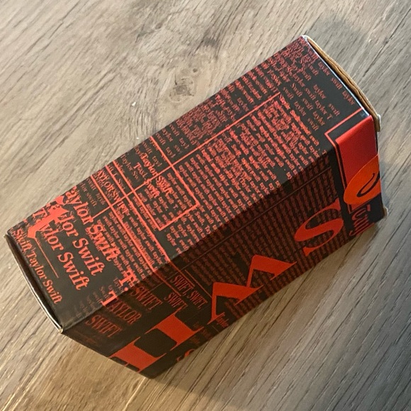 NIP. Taylor Swift Look What You Made Me Do Glitter Polaroid Picture Frame. - Picture 5 of 7